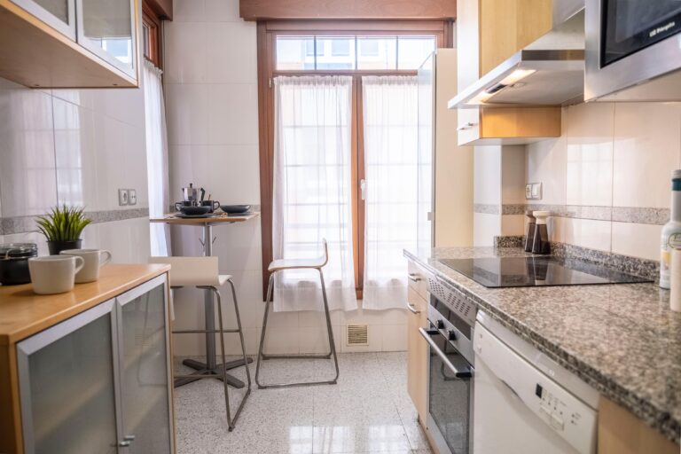 inmobiliaria vende parar piso gjion